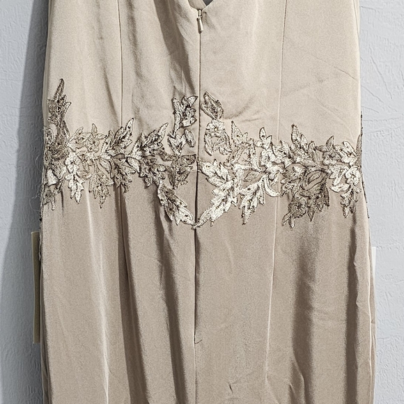 Cameron Blake Lace Appliqued V-Neck Sheath Dress 10 Champagne - Picture 4 of 14